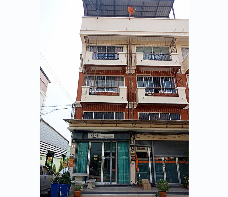 อาคารพาณิชย์ 3.5 ชั้น 22 ตร.วา