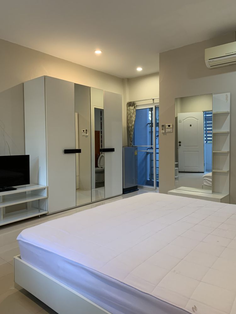 Riposo mansion room for rent