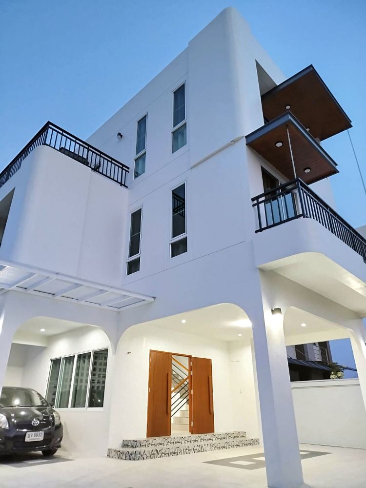 ที่พักอาศัยสำหรับคนรุ่นใหม่ สร้างใหม่ เฟอร์ครบ พร้อมอยู่ มีที่จอดรถ