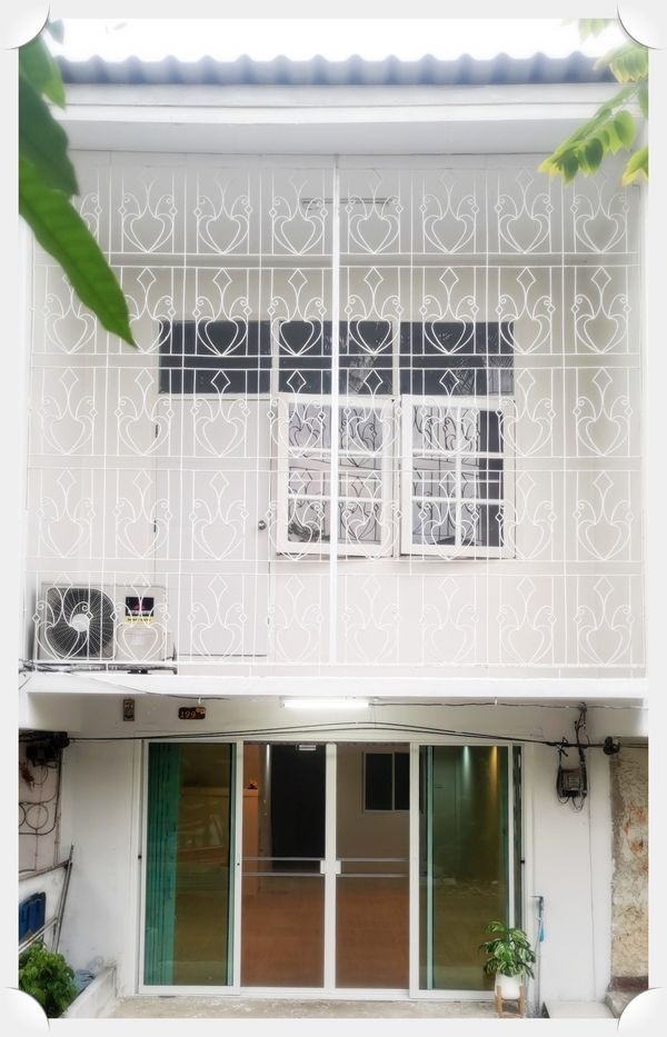 ให้เช่าบ้านอาคารพาณิชย์ รีโนเวทใหม่ หมู่บ้านเศรษฐกิจ เพชรเกษม 102