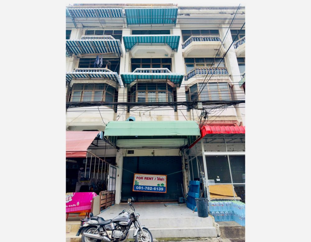 อาคารพาณิชย์ 5 ชั้นครึ่ง 4 นอน 3 น้ำ ประชาราษฎร์บำเพ็ญ ซอย 9 เขตห้วยขวาง ใกล้ MRT ห้วยขวาง
