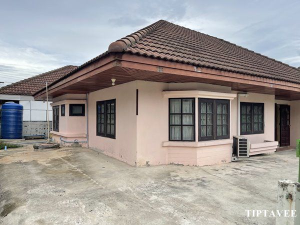 Rent House on Ouisabai Village, KrungthepKritha 39 Road, Bangkok