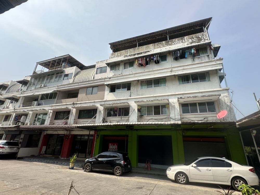 Shop for rent, Suam Samphan 17, opposite Mahanakorn University, suitable for an office or shop.