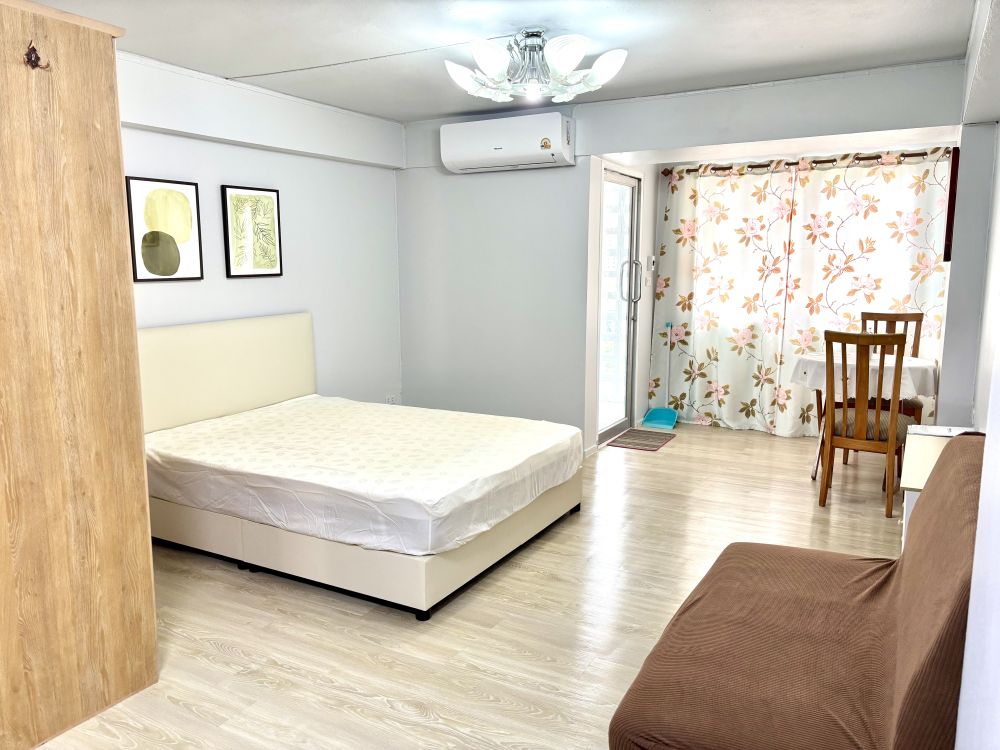 Room for rent: Living place condo Rama9