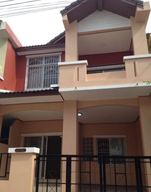 ให้เช่าทาวน์เฮ้าส์ 2 ชั้น 4 ห้องนอน 32 ตรว แอร์3เครื่อง ใกล้สุขาภิบาล 5 รามอินทรา เพียง 10000 บาท