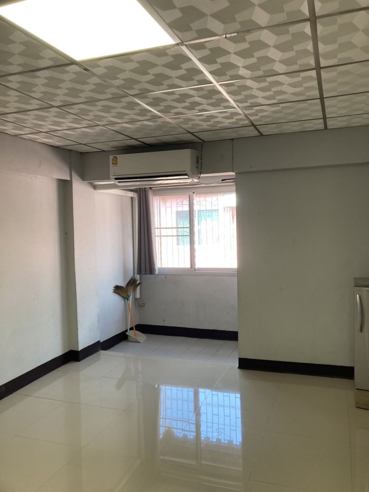 ห้องว่างให้เช่าคอนโดเพชรไทย 35/52
