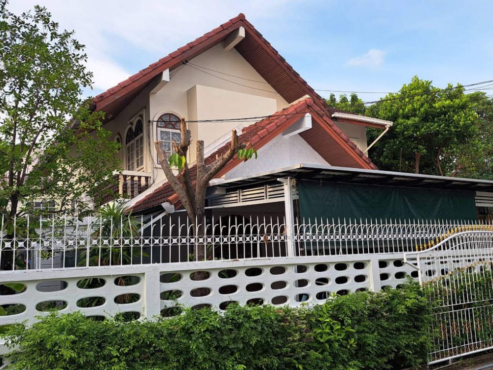 Newly renovated detached home Ladprao 93, Wang Thonglang. 67 sq.wa 4 Beds 3 Baths