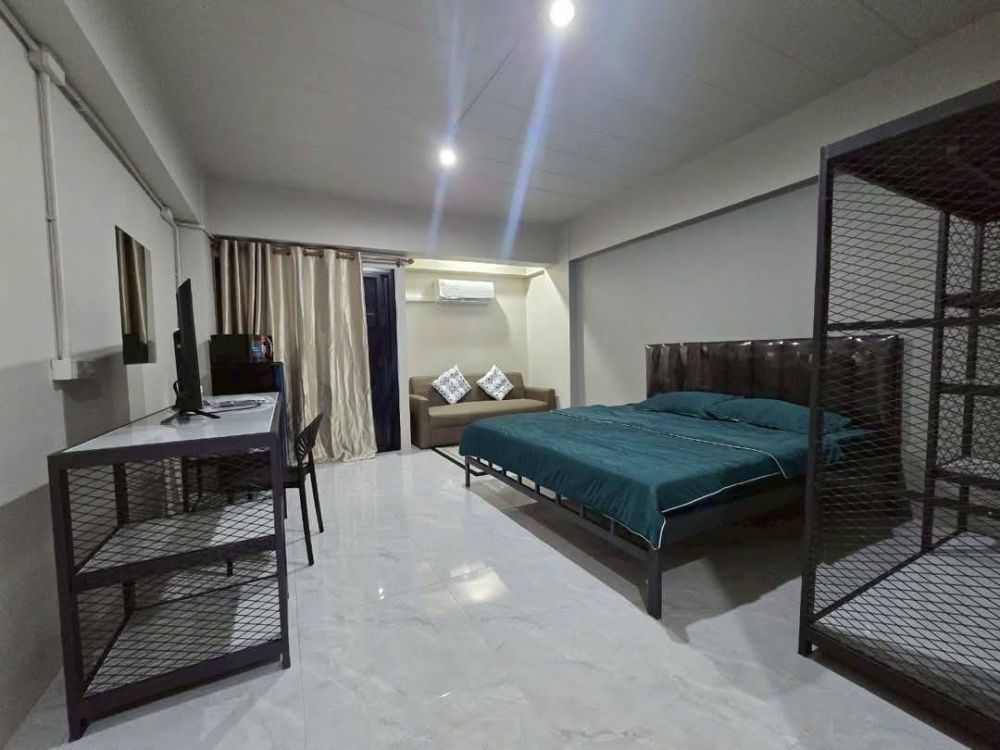 เอที เพลส