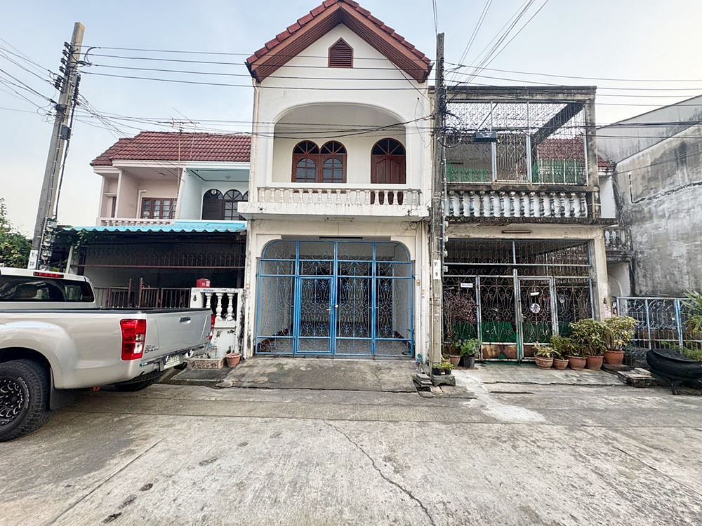 หมู่บ้านเพชรเกษม 2 ซอยเพชรเกษม 55/2 ใกล้ MRT หลักสอง ใกล้รพ.เกษมราษฎร์ 17 ตร.วา 3 นอน 2 น้ำ