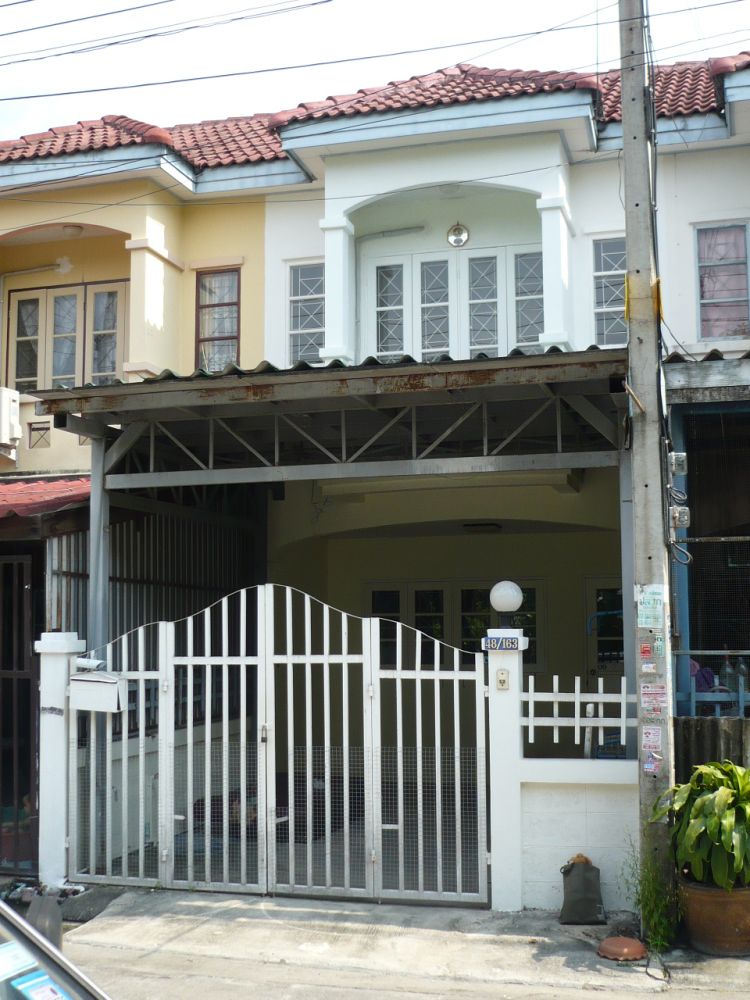 ให้เช่าทาวน์เฮาส์ 2 ชั้น เดือนละ 8,000 บาท ใกล้มหาวิทยาลัยรังสิต, โรบินสัน ศรีสมาน, สนามบินดอนเมือง