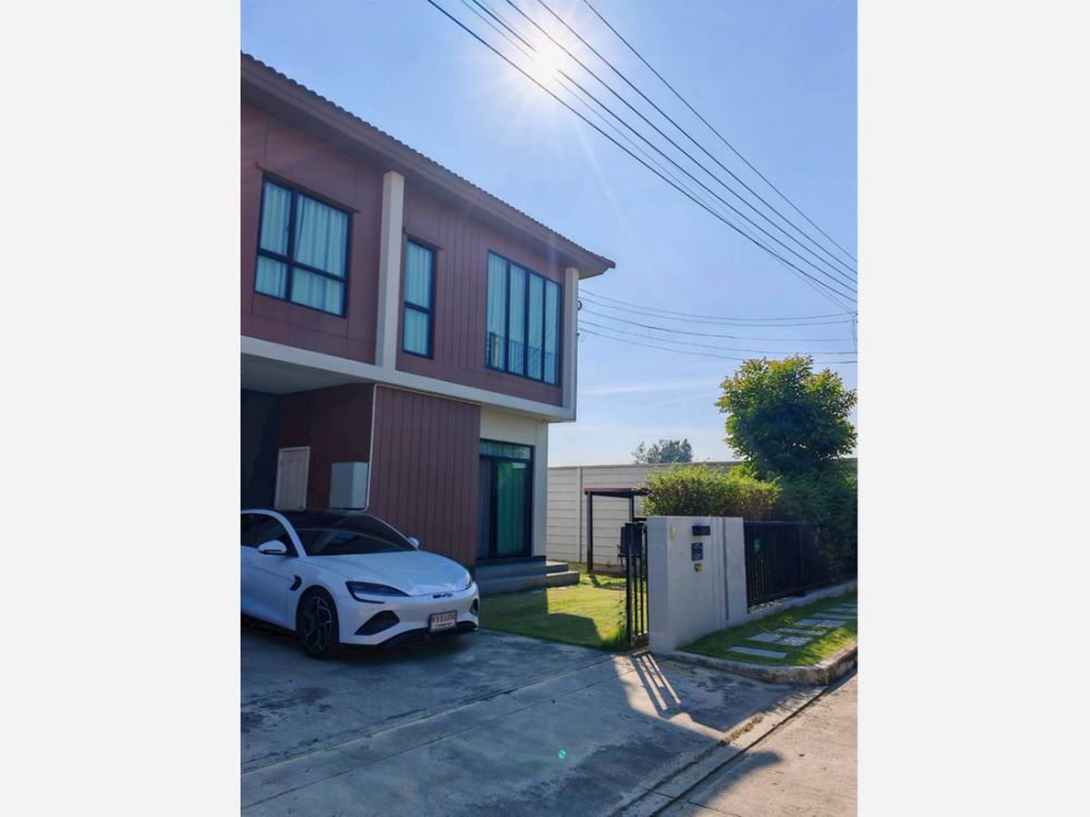 The Ricco Residence Wongwaen Hathairat project, Corner House 56 sq.wa Near Maruay Market