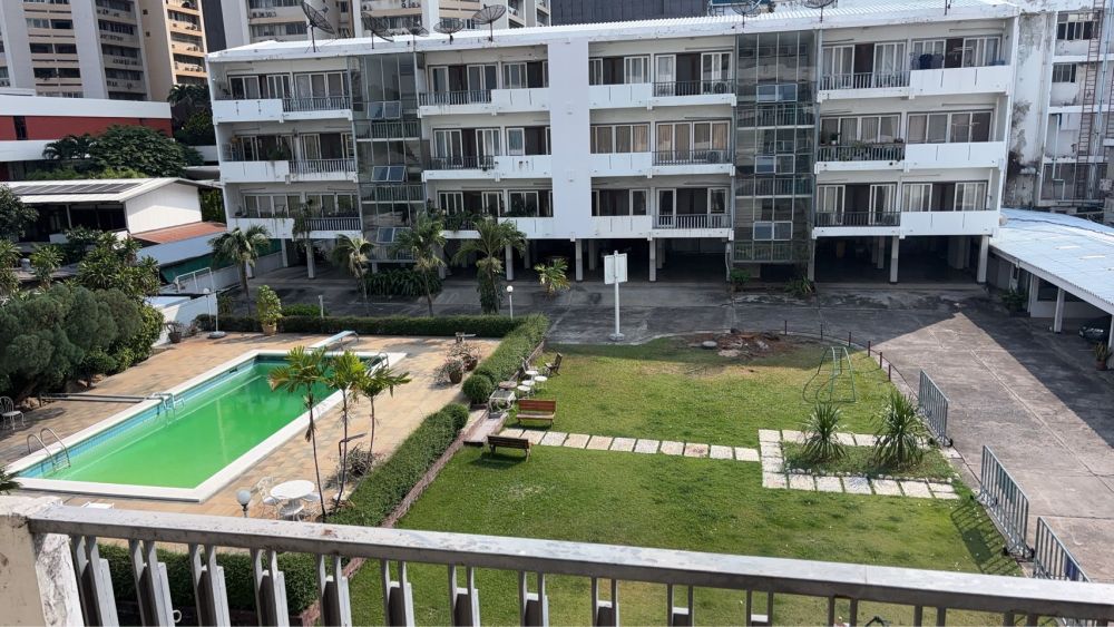 PT Place Ekamai Sukhumvit 63