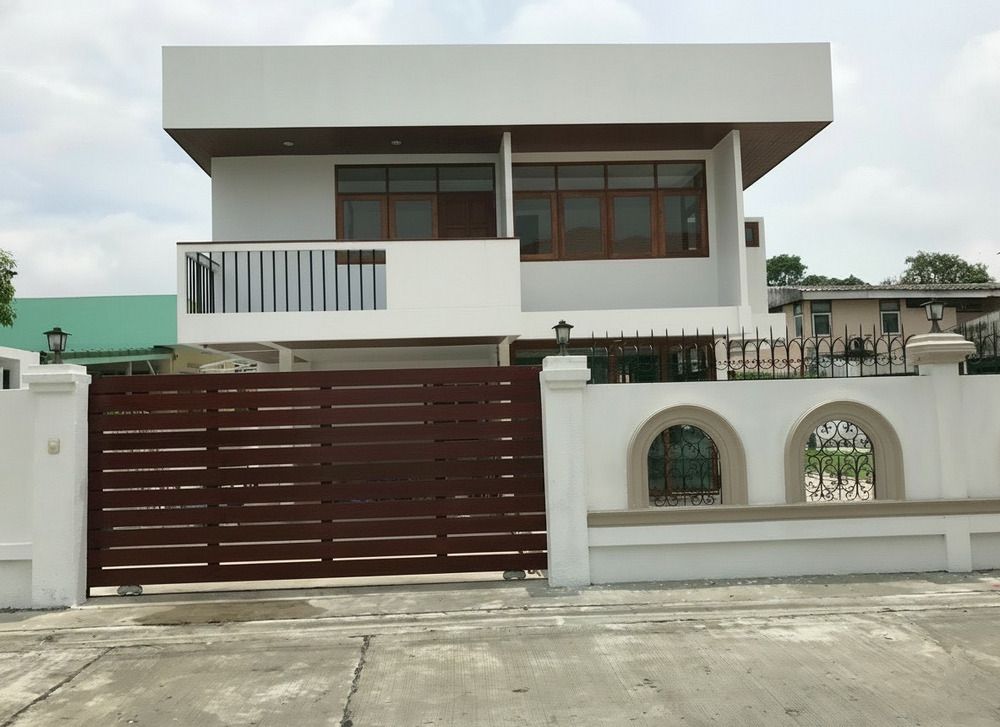 Single House for rent 100 sq.wah Theparak Road, Near Sky Train Yellow Line Thipphawan