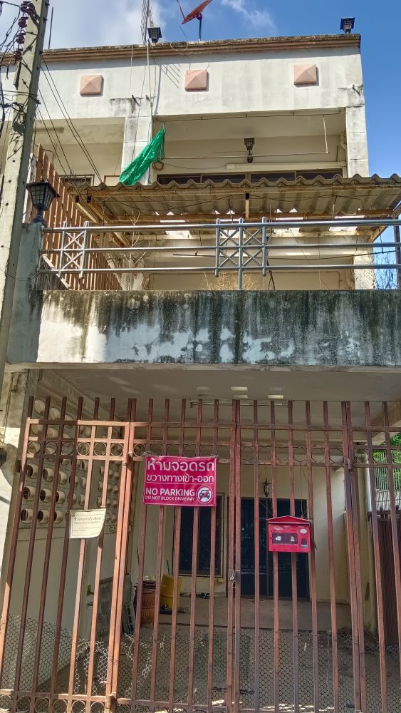 ให้เช่าทาวน์เฮ้าส์ 4 ชั้น Renovate ใหม่ ใกล้ MRT ห้วยขวาง – ซอยมีทรัพย์ ถนนประชาอุทิศ