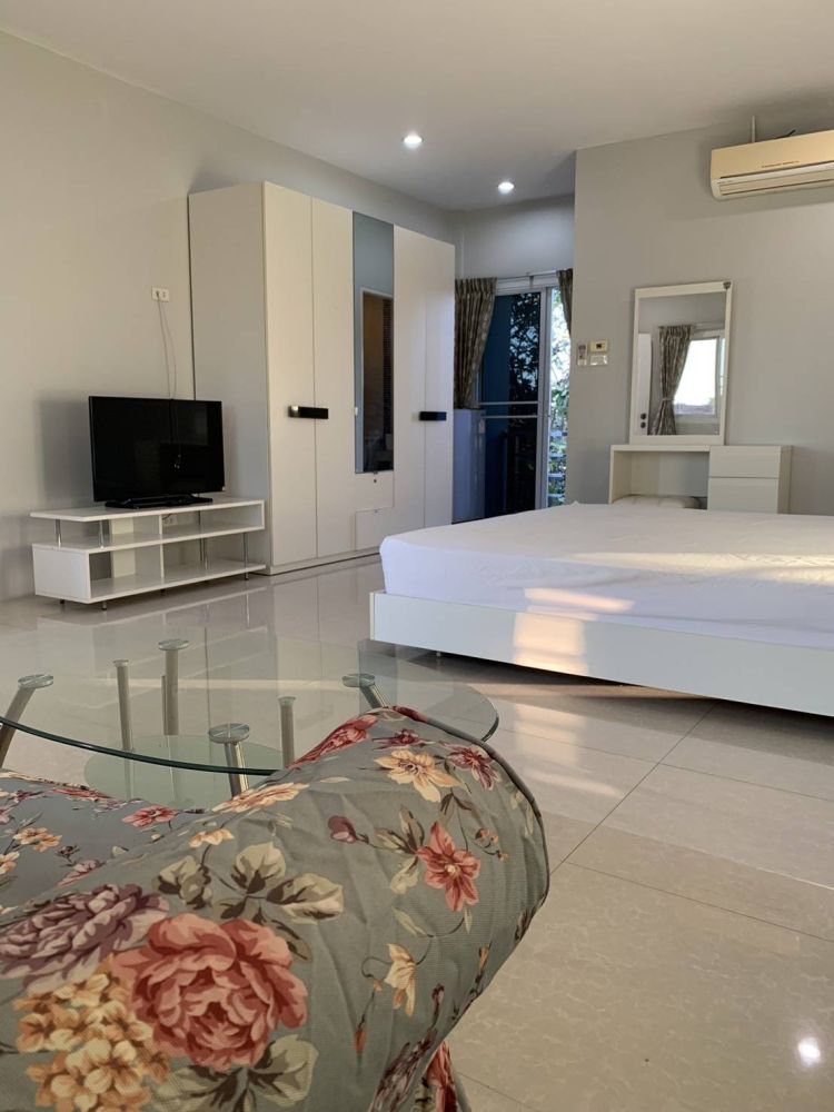 Riposo mansion room for rent