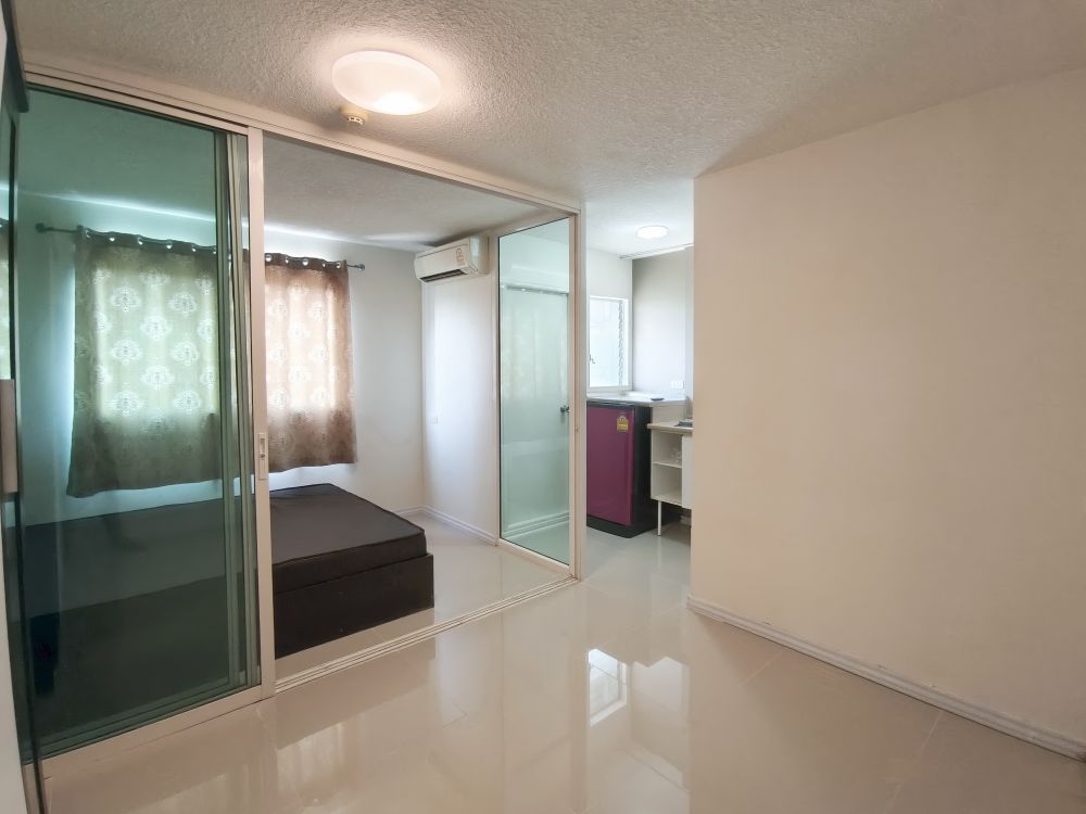 Lumpini Romklao-suvarnabhumi (Room For rent)
