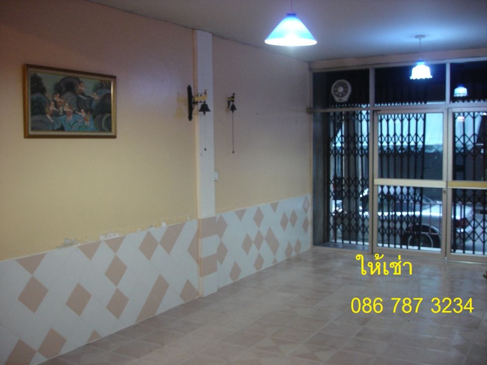 Commercial Building for Rent – Ideal for Office/Restaurant, busy Saphan Khwai Area