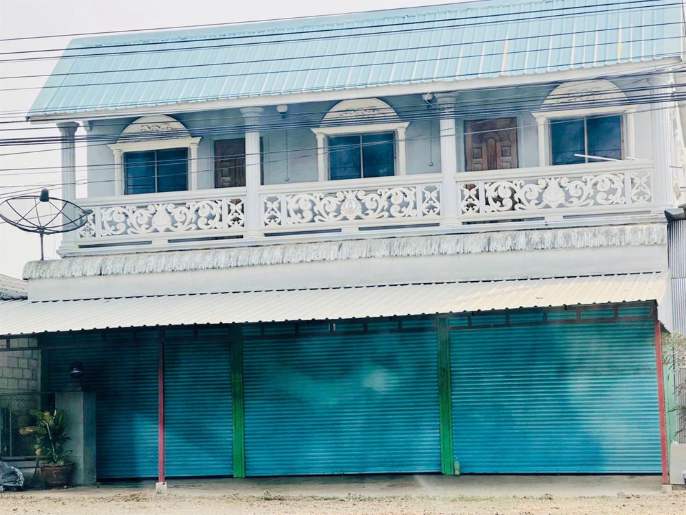 Commercial buildings 3 Unit, The electrical and water systems are ready for use