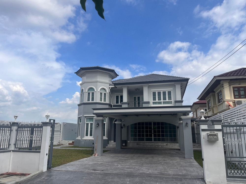 Pool Villa For Rent, located Suwinthawong Road, Near Sky Train Pink Line PK30 Station