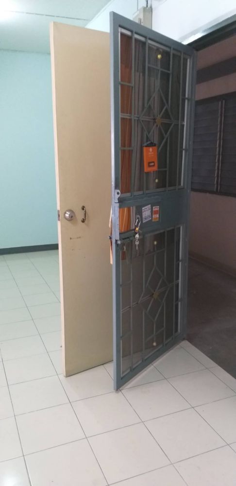 ให้เช่า ตึก 16  ชั้น 4  โซนหน้า เอื้ออาทรคลิงถนน