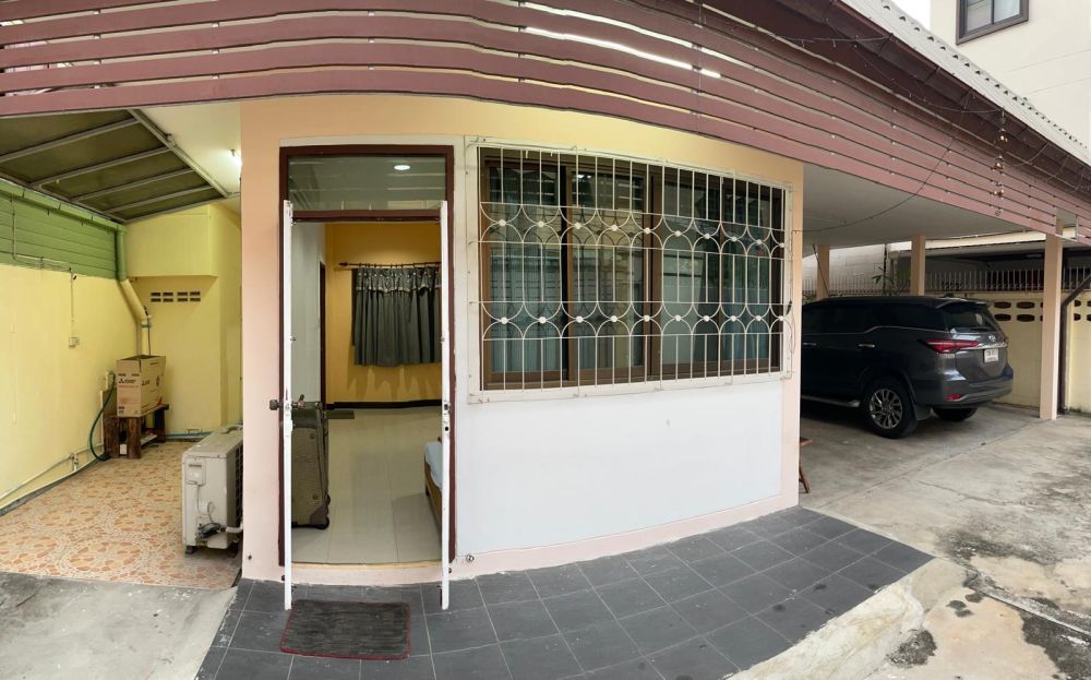 ให้เช่าบ้าน/ทาวน์เฮ้าส์ ซอยอิสรภาพ 13 ใกล้ ม.บ้านสมเด็จฯ และ MRT เดินทางสะดวก ราคา 10,000 บาท/เดือน