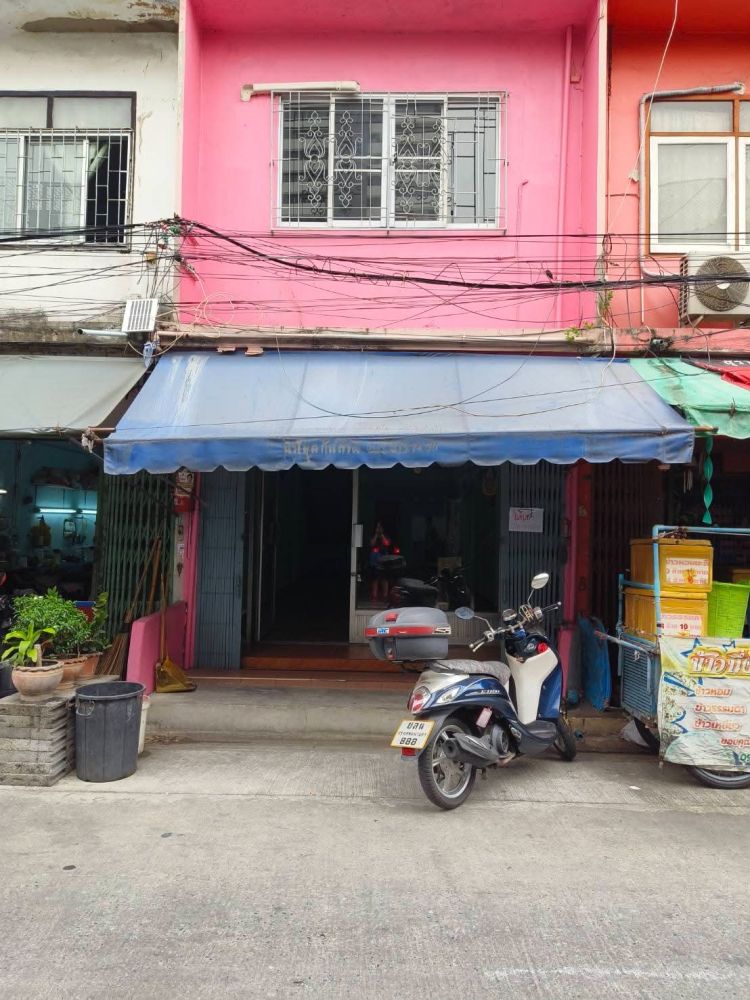 ตึกแถวให้เช่า ซ.ประชาสงเคราะห์2 (ซอยสุทธิพร) แยก 5 ตึก 3 ชั้น 3 ห้องนอน 1 ห้องน้ำมีดาดฟ้า
