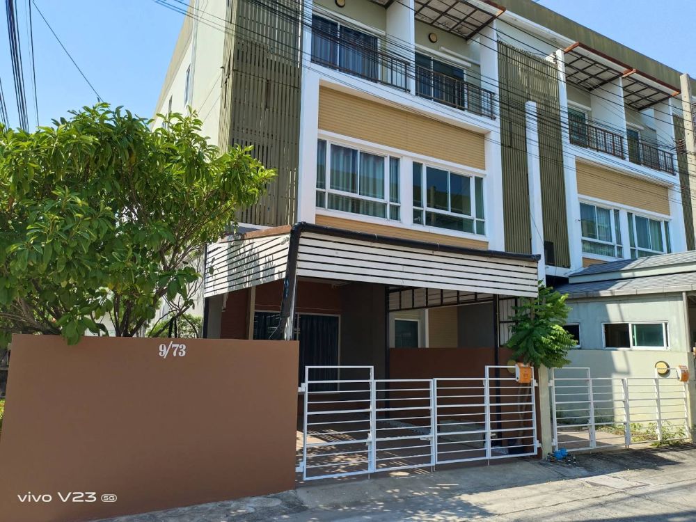 townhome for rent  Ramkhamhaeng 144. 3 bedrooms, 3 bathrooms, 4 air conditioners.