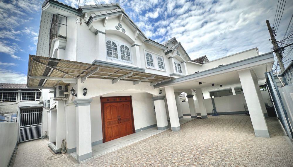 For Rent Fully Renovated, Excellent Value Family Home, Sukhumvit-Bangna (Udomsuk 58)