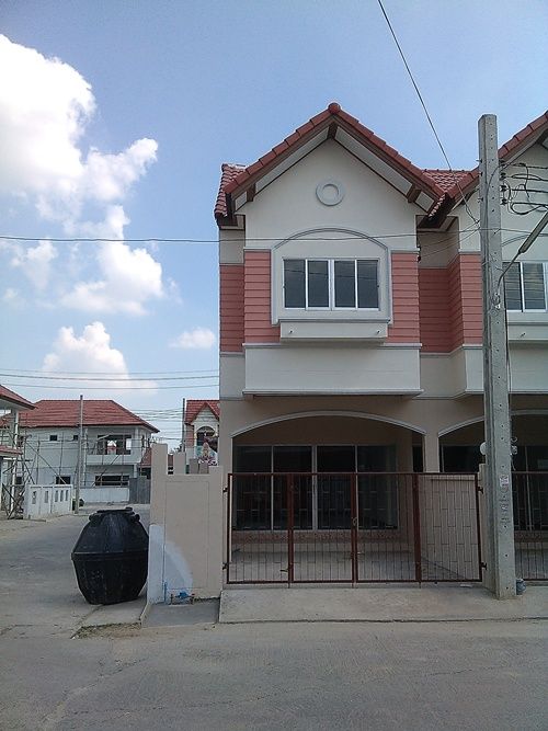 ให้เช่าบ้านทาวน์เฮ้าส์ 2 ชั้น ราคาถูก 24 ตรว.พร้อมเข้าอยู่ได้ทันที
