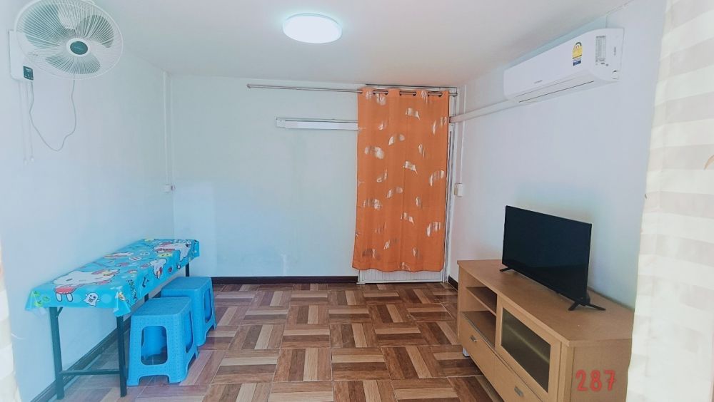 ห้องแถว ในเมืองพร้อมแอร์และเฟอร์ให้เช่า