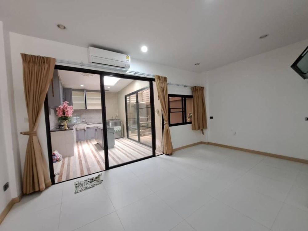 ให้เช้าบ้าน3.5ชั้น แจ้งวัฒนะ ใกล้รร. นานาชาติ ใกล้รถไฟฟ้า