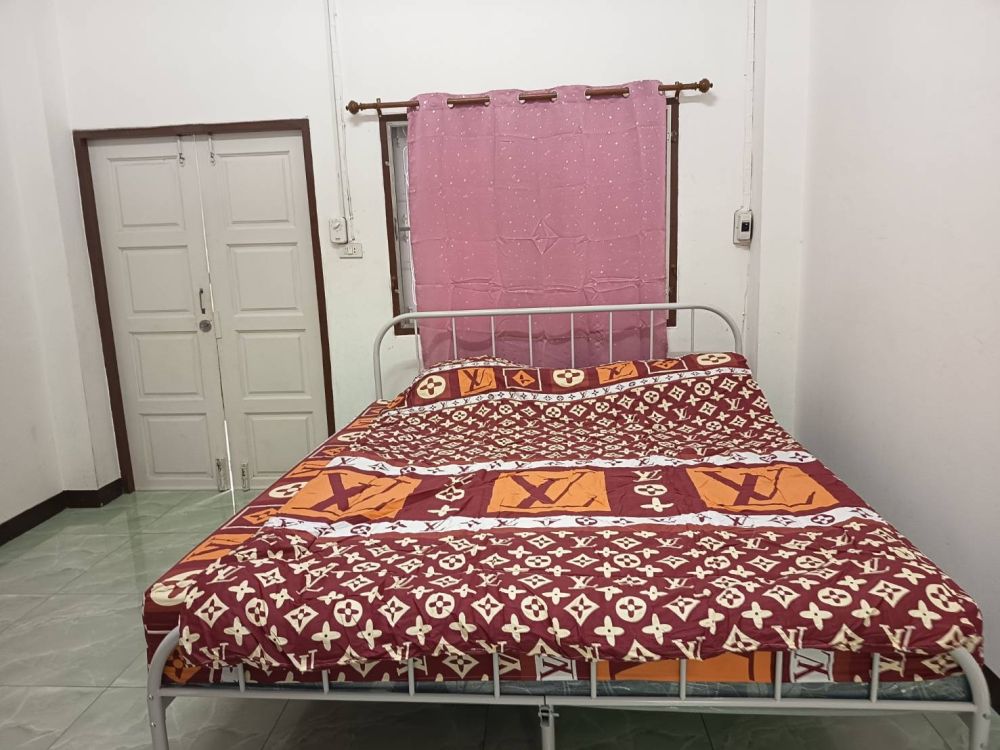 Room for rent in Charansanitwong area, near MRT Charan 13