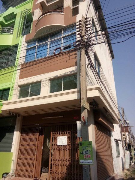 ให้เช่า อาคารพาณิชย์ 4 ชั้น หมู่บ้านพงษ์ศิริชัย 2 แยกพุทธมนฑลสาย4 เหมาะอยู่อาศัยหรือเป็นสำนักงาน