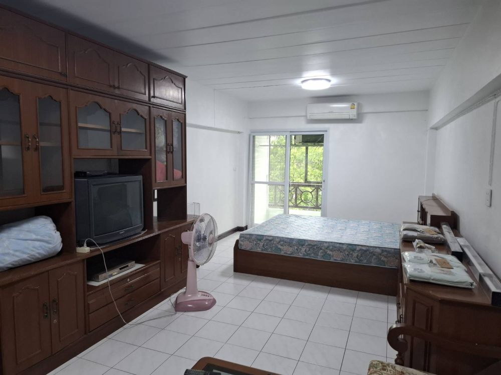 Thiptanee Resident room for rent