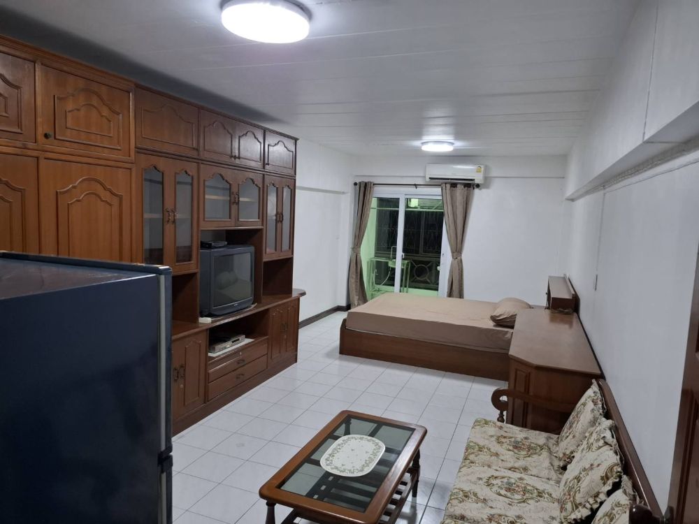 Thiptanee Resident room for rent