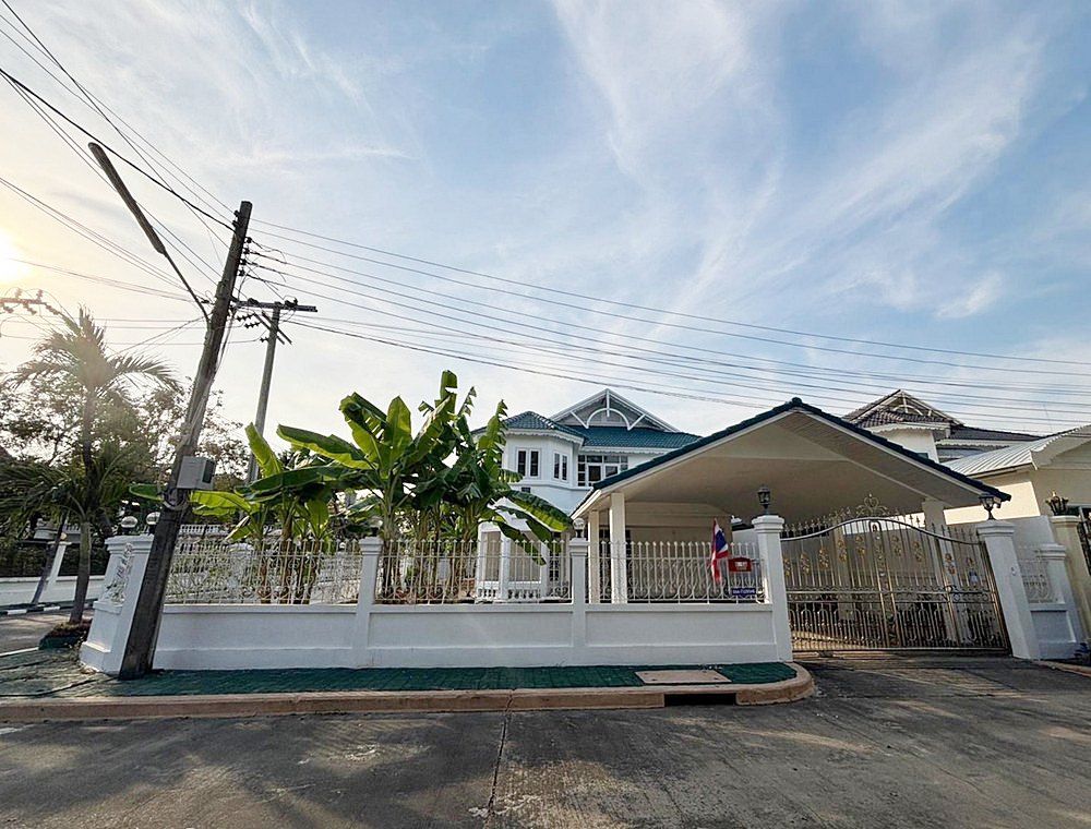 Royal Palm Villa, Soi Sridan 20, Detached house, corner plot 109 sq.wa 5 Beds 4 Baths